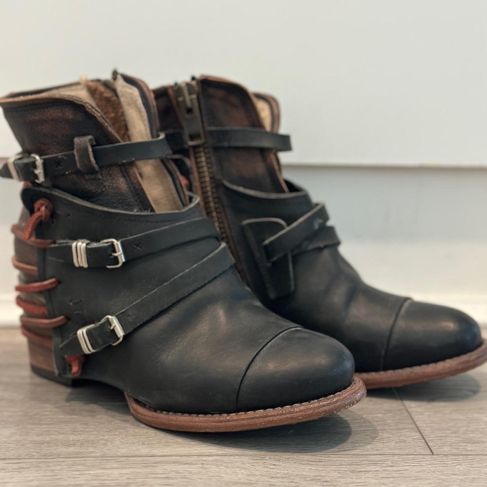 Crue Freebird Ankle Boots